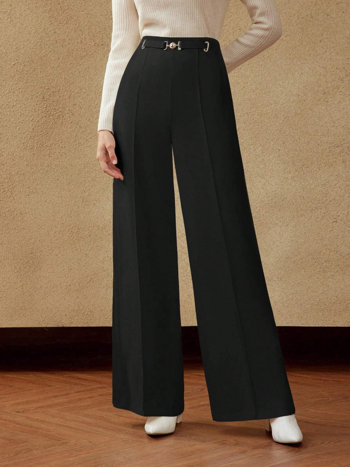 Pleated Suit Pants with Slant Pockets