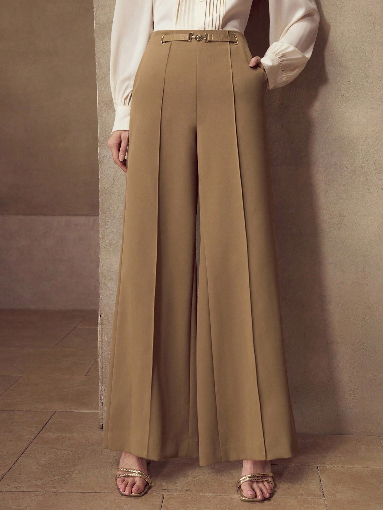 Pleated Suit Pants with Slant Pockets